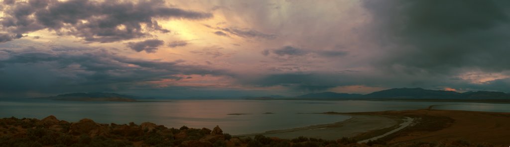 Looking north across the Great Salt Lake from Antelope Island. by not1word