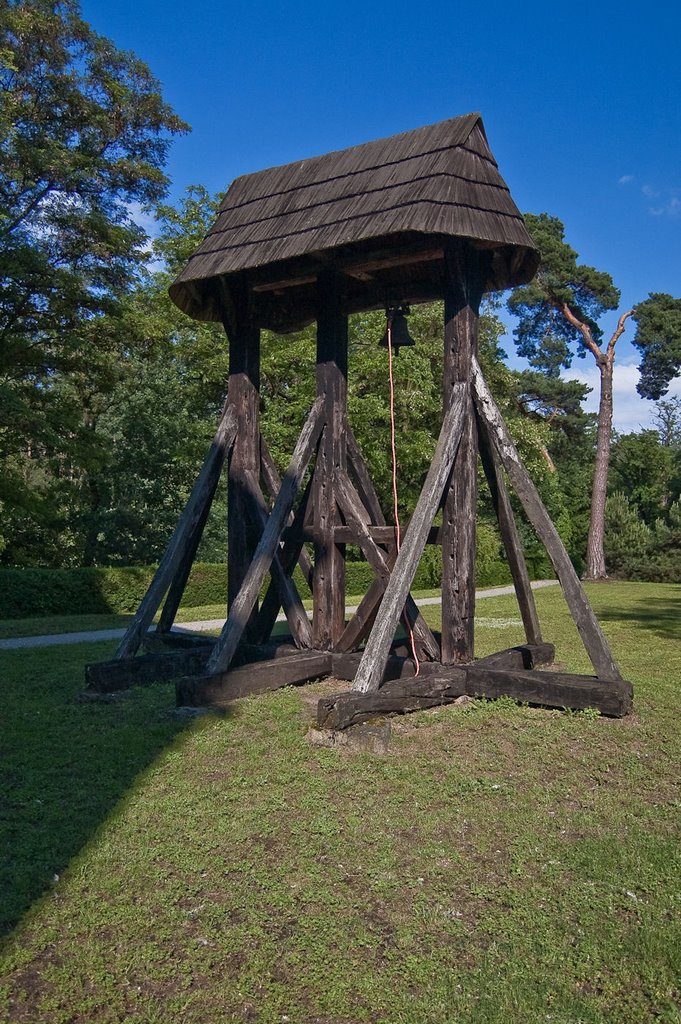 Stara dzwonnica / Old belltower by Lukasz J.