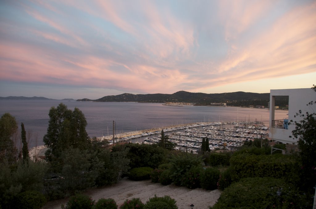 Baie du Lavandou au coucher du soleil by Alain  Karpe