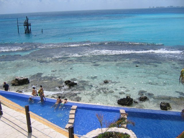 Parque Garrafon Isla Mujeres by Antonio Colorado