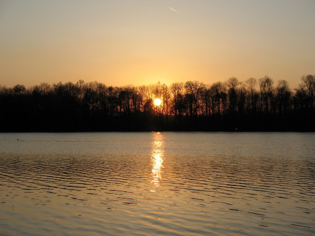 Sonnenuntergang am Grötzinger Baggersee by darkviper