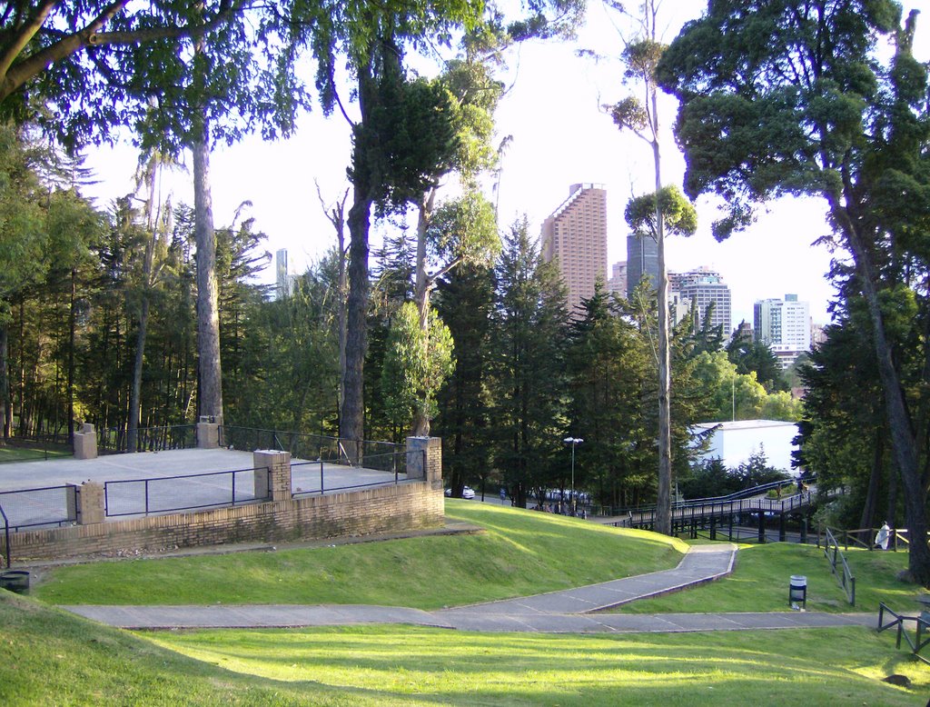 Centro Internacional by Henry Rincón