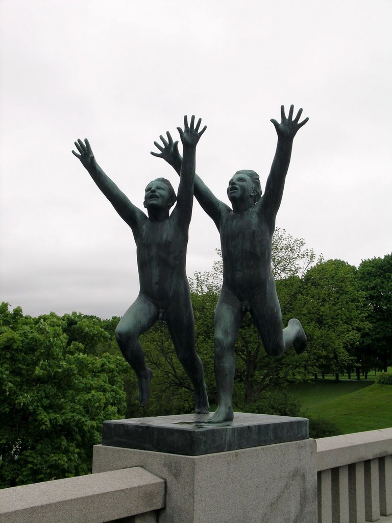 Vigeland Sculpture Park - Help, 2005 by Roberto Pereira