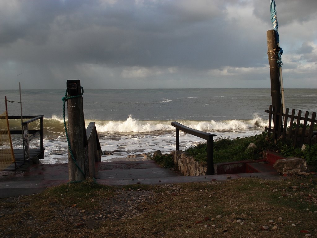 Mar del Plata en invierno. by Los Viajeros.