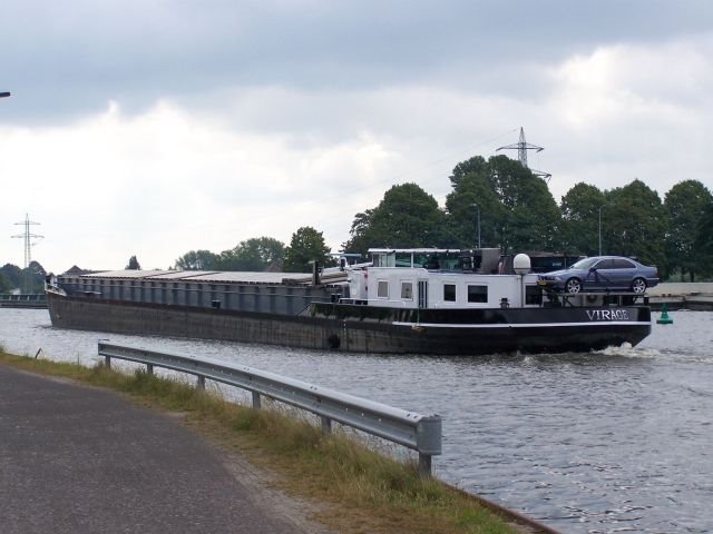 Ein Schiff mit Auto Huckepack by Andreas Preuss