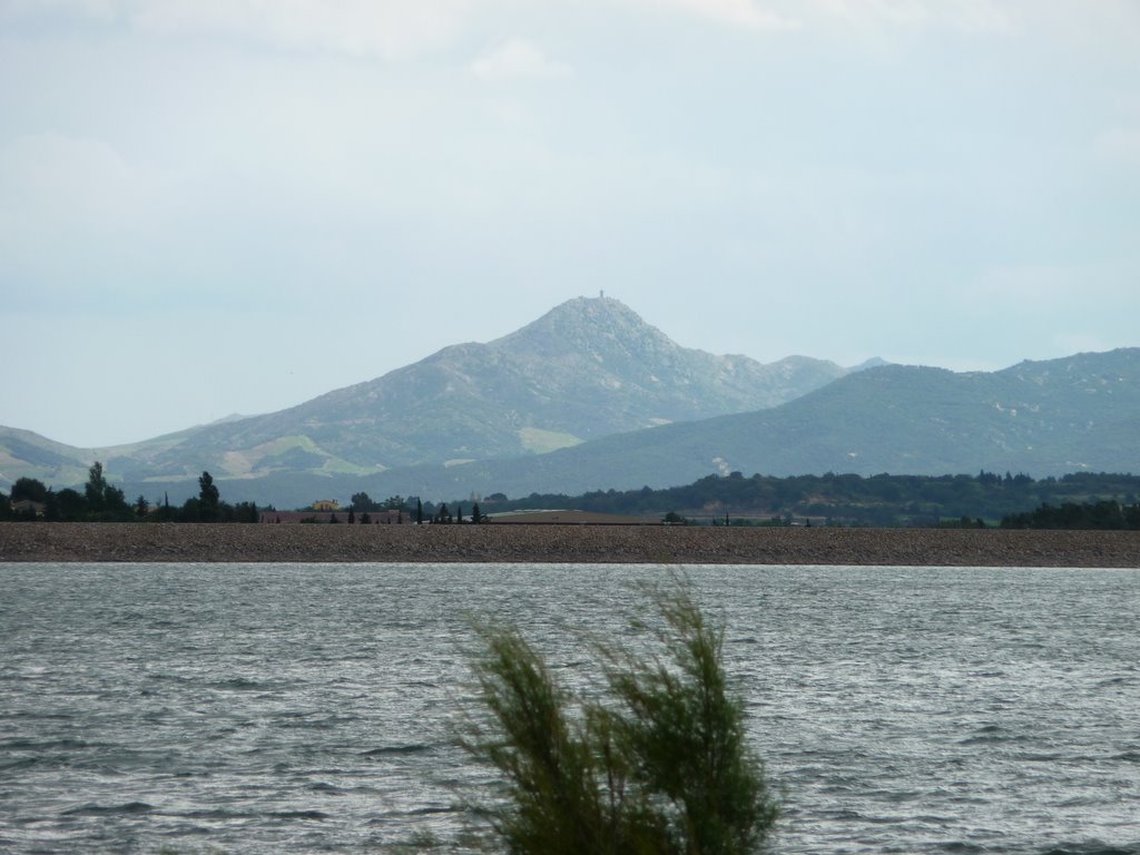 Lac de Villeneuve de la Raho by Lafraque