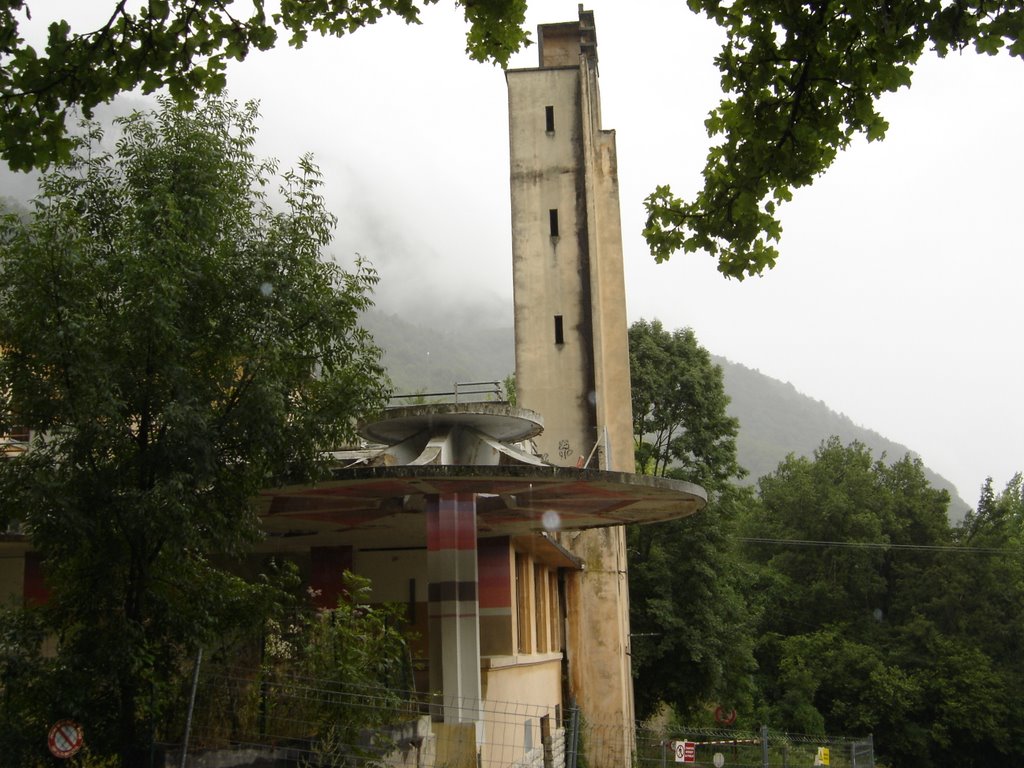 Ancienne gare du téléphérique by VISE Jacques