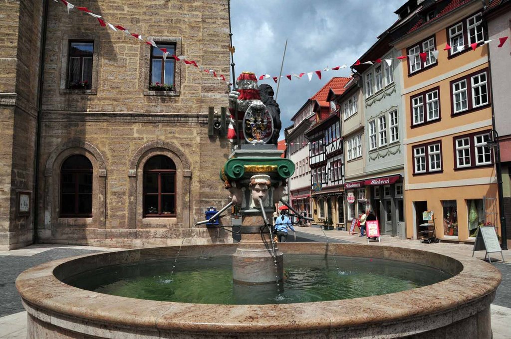 Bad Langensalza - Rathausbrunnen im Juni 2009 by Harald Rockstuhl