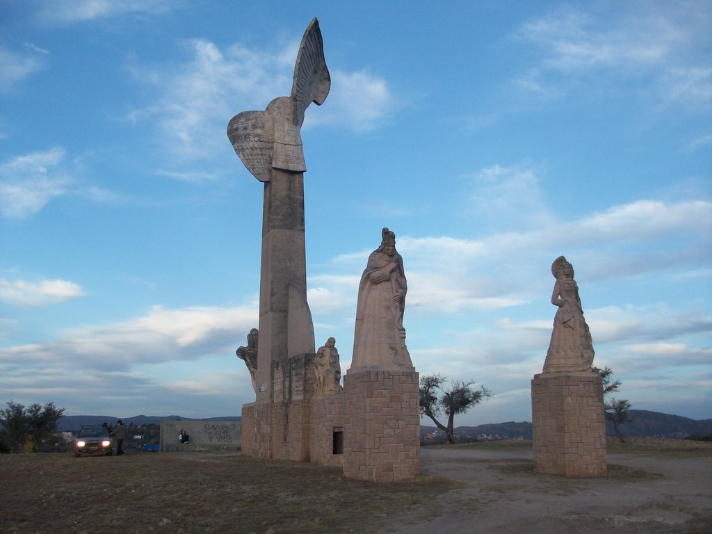 Monumento diseñado por Miguel Pablo Borgarello y al cual llamó: "El indio Bamba" (1951) en Estancia Vieja ••(foto: Frank Boore)•• by Frank Boore