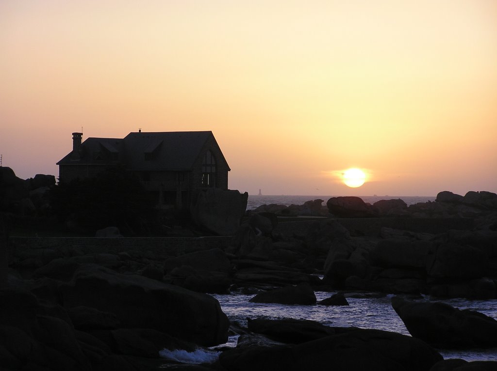 Couché de Soleil sur l'île Renote by Iuiliain