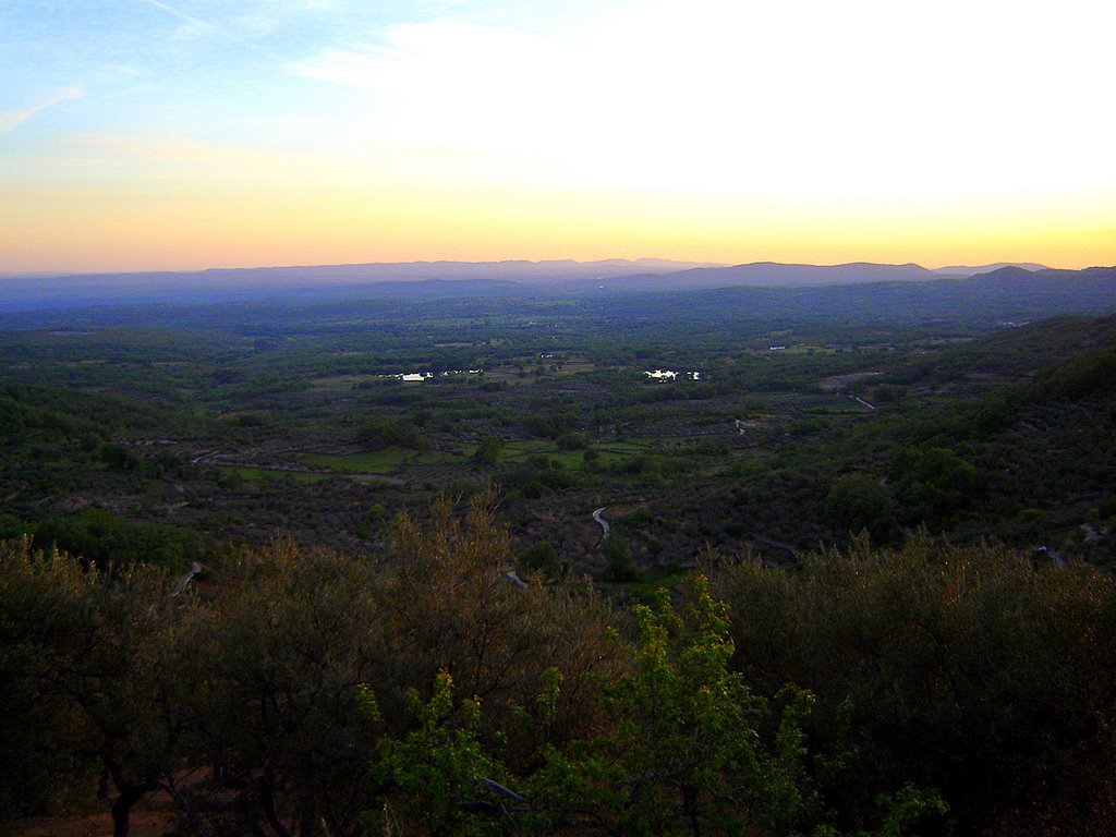 BARRADO- PANORAMICA DESDE LOS MAILLOS AL ATARDECER by elriscoex