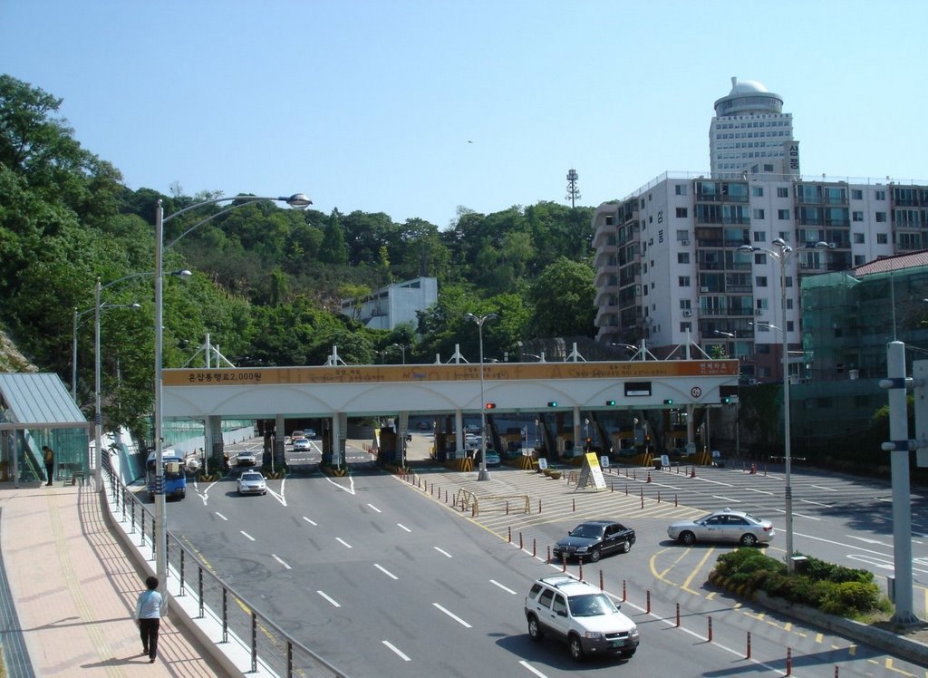 Toll gate Namsan-3-tunnel by o.b.