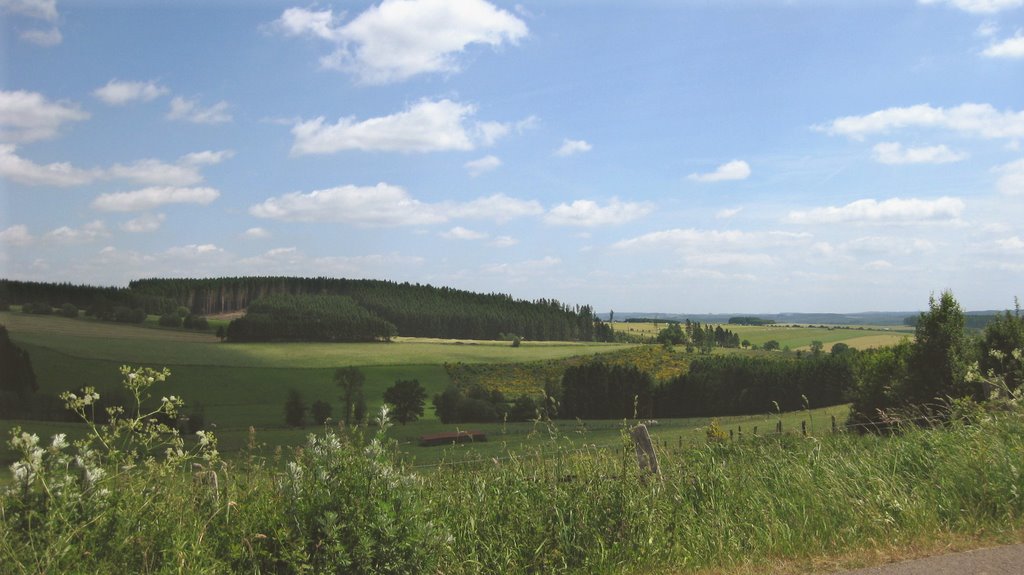 Valley view of Berismenil by janmatthieu