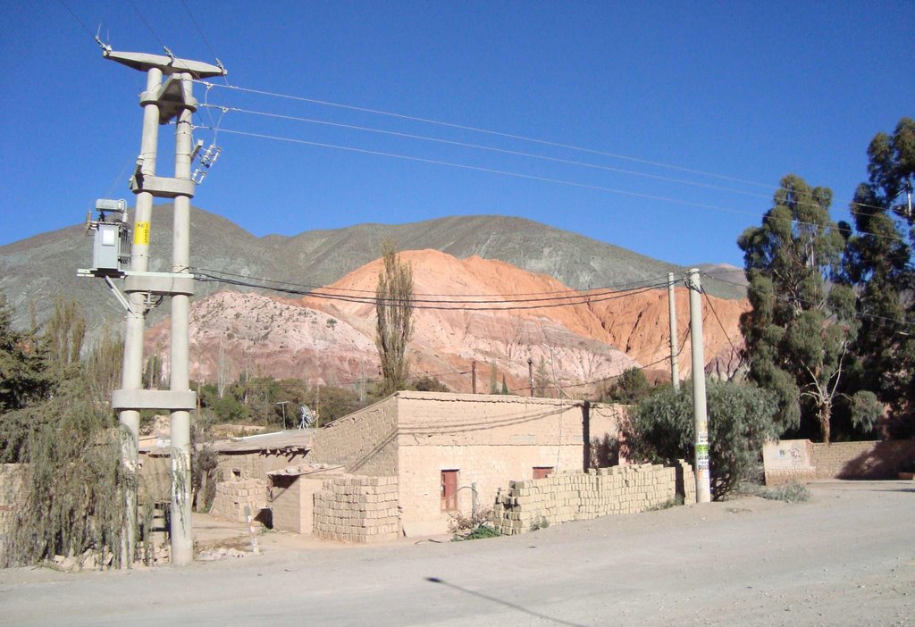 Cerro de los 7 colores y casa de adobe by Izhak el Dragontosau…