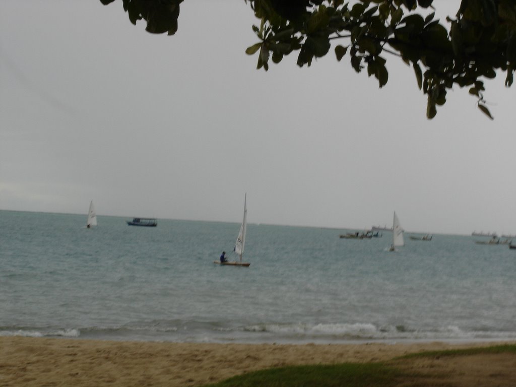 Jangadeiros na praia de Pajuçara - Maceio/Alagoas/Brasil by donbzm