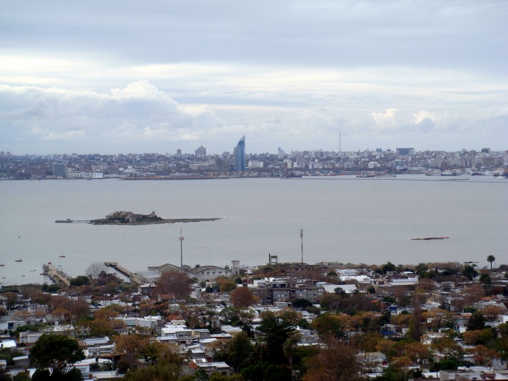 URUGUAY Vista desde El Cerro, Montevideo by Talavan