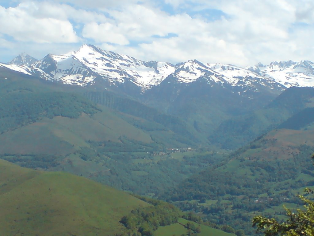 Les pyrenees vues du pic du jer by CARROM