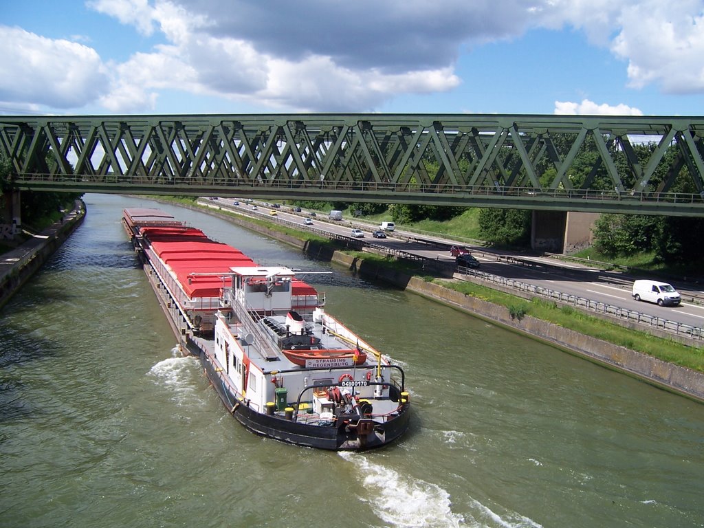 Tauberbrücke - Schiene, Straße, Wasser by rosenmüller