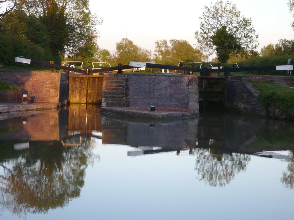 Early evening Hillmorton Locks by morso squirrel