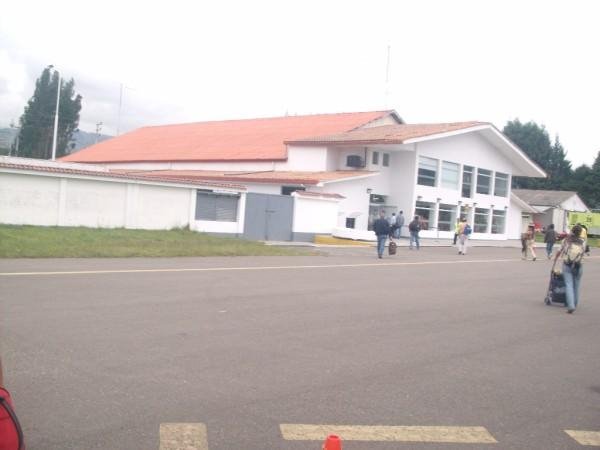 Aeropuerto de Cajamarca by Solomon Pardellas