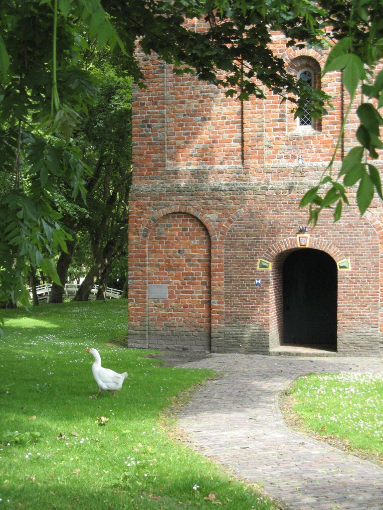 Kerkje Godlinze provincie Groningen by Tik van de Molen