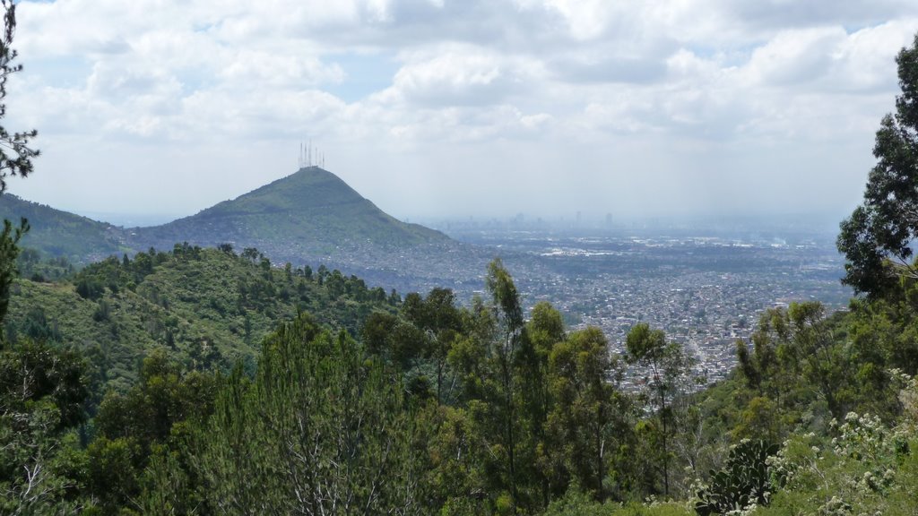 CD DE MEXICO Y CHIQUIHUITE DESDE SIERRA DE GPE by KSV_Z