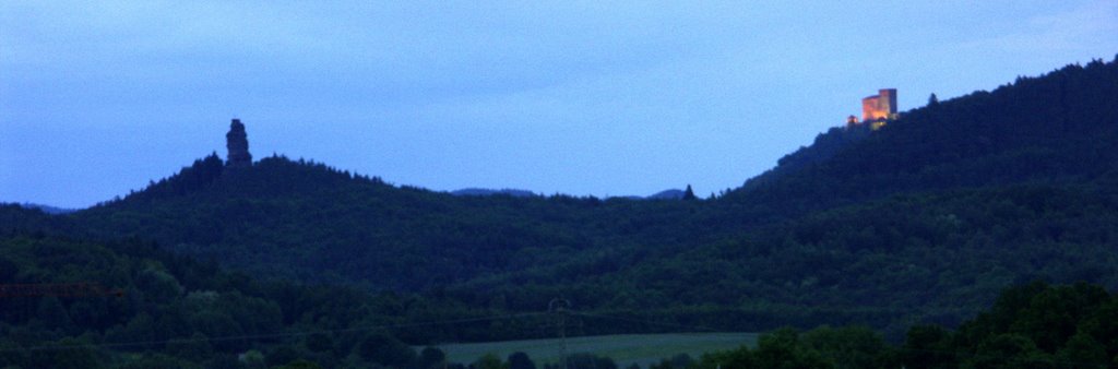 Blaue Stunde, Asselstein und Trifels by © DerSIGGY