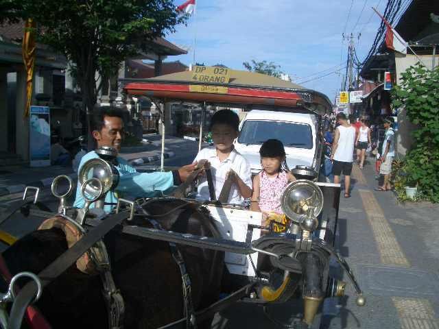 Kuta Down Town by 陳嘉和