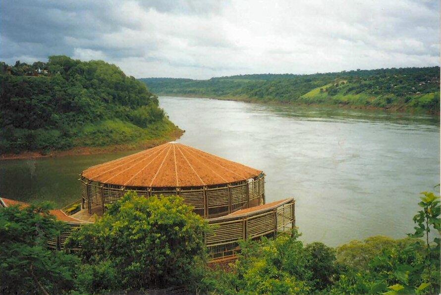 Tres fronteras by Esteban Perez Bontes