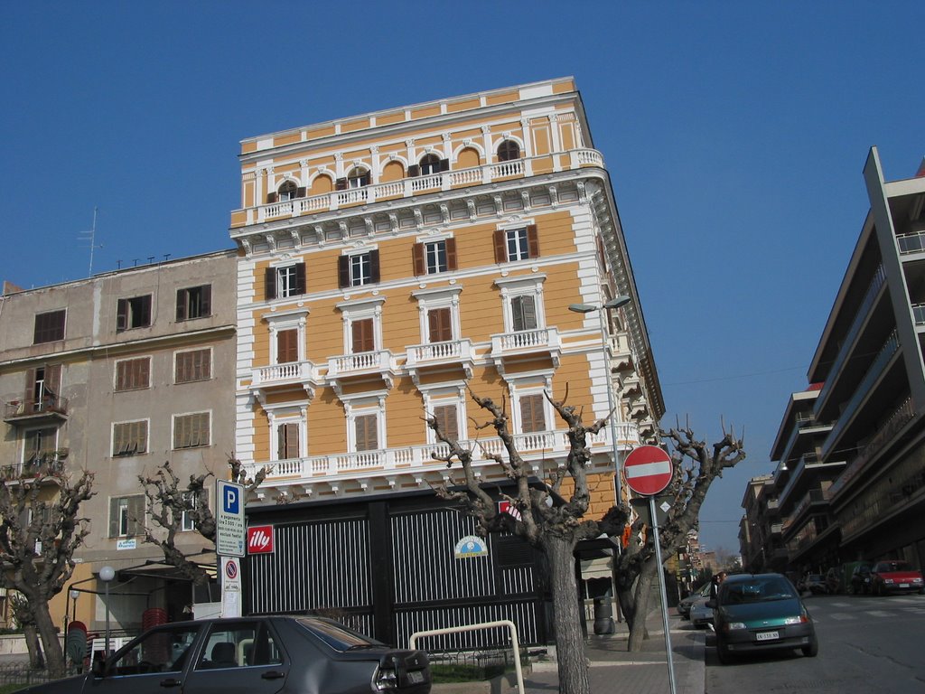 Edificio su Viale Garibaldi by Marco Luongo