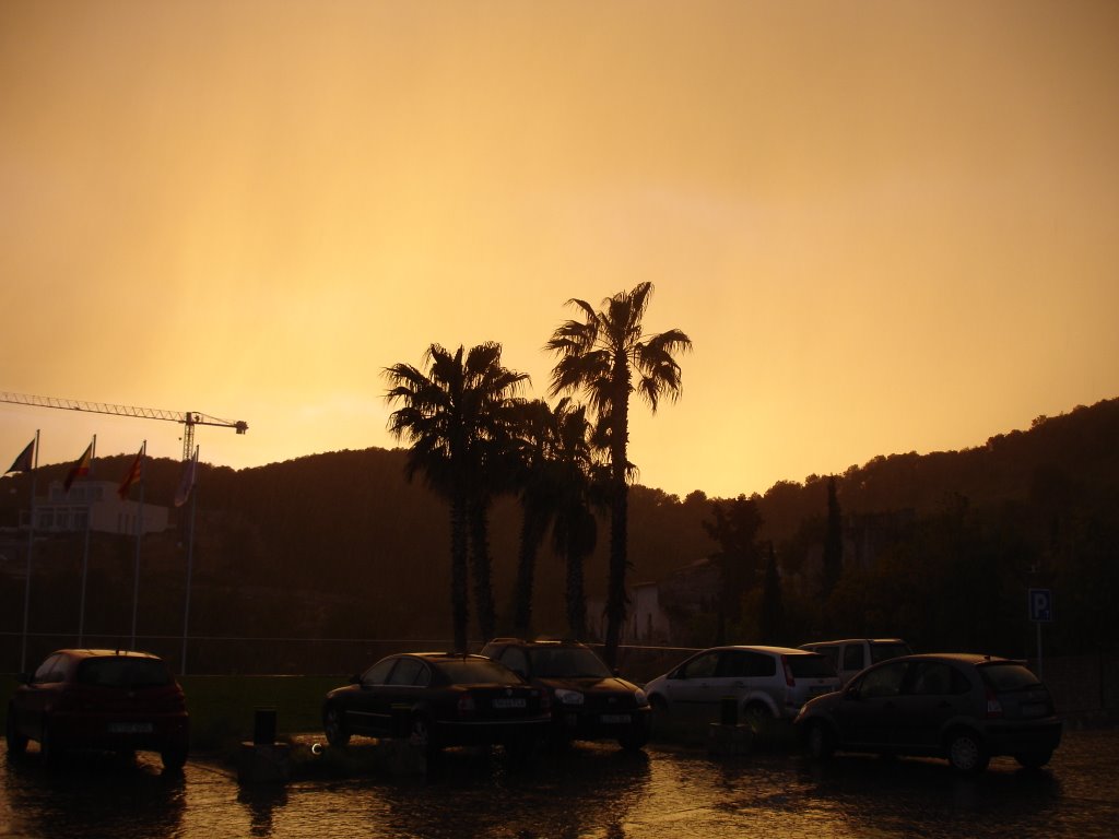 Dolce Sitges con cielo amarillo... by jordirochblom