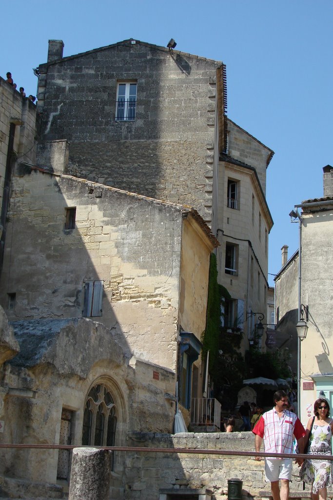 Saint-Emilion, France by Fernando L. Benalcaz…