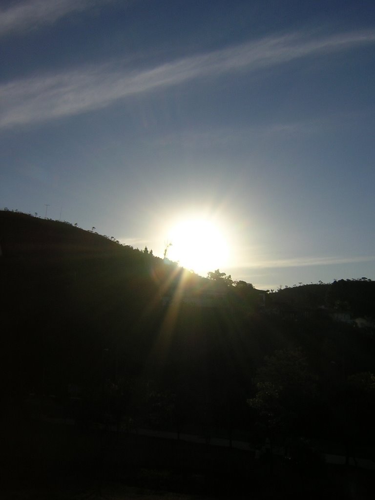 Pôr do sol visto da Praça do Papa. by Eduardo L. Castro