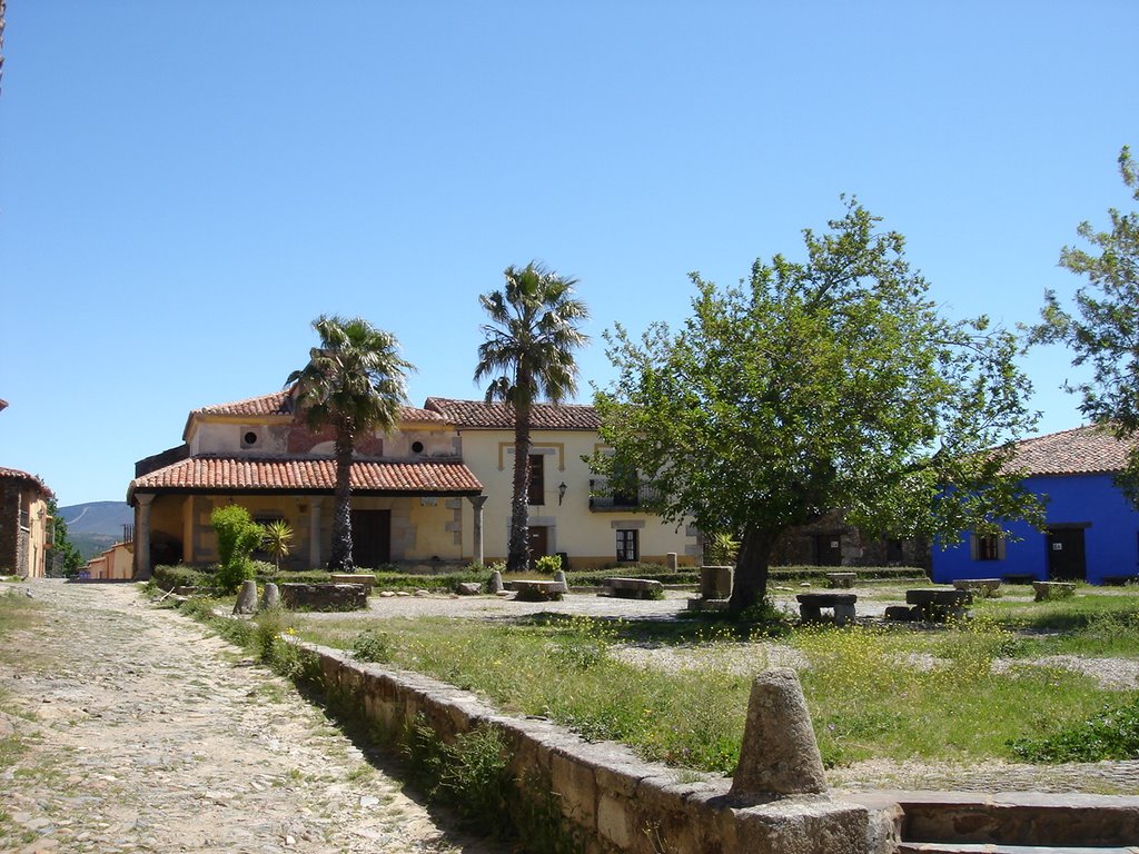 Plaza de Granadilla by Angel Mateo