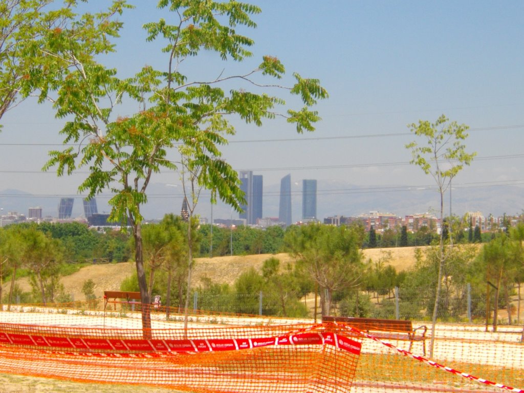 Torres de Madrid desde cuña verde de O´Donnell by topview