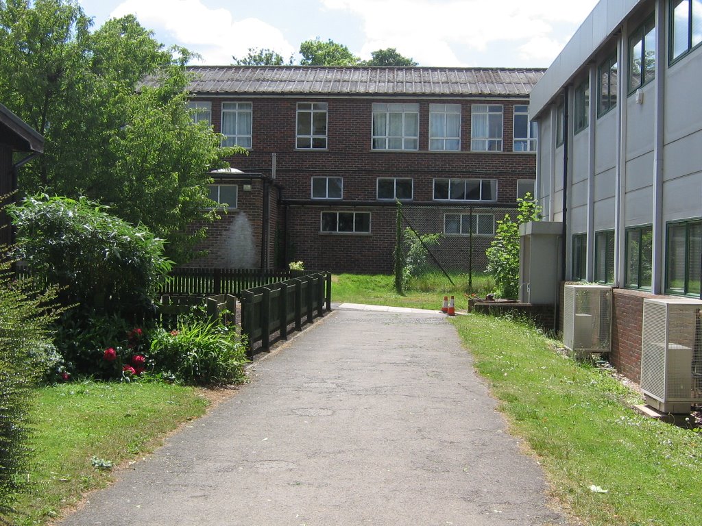 The stony footpath goes right by the department buildings by Robert'sGoogleEarthPictures