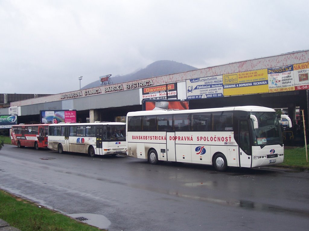 Autobusová stanica Banská Bystrica, október 2008 by Pavol Filip Malý