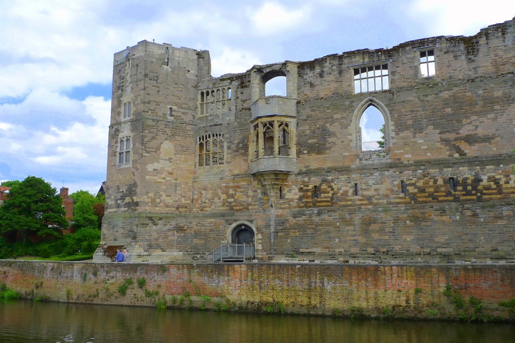 Newark castle by James Greig