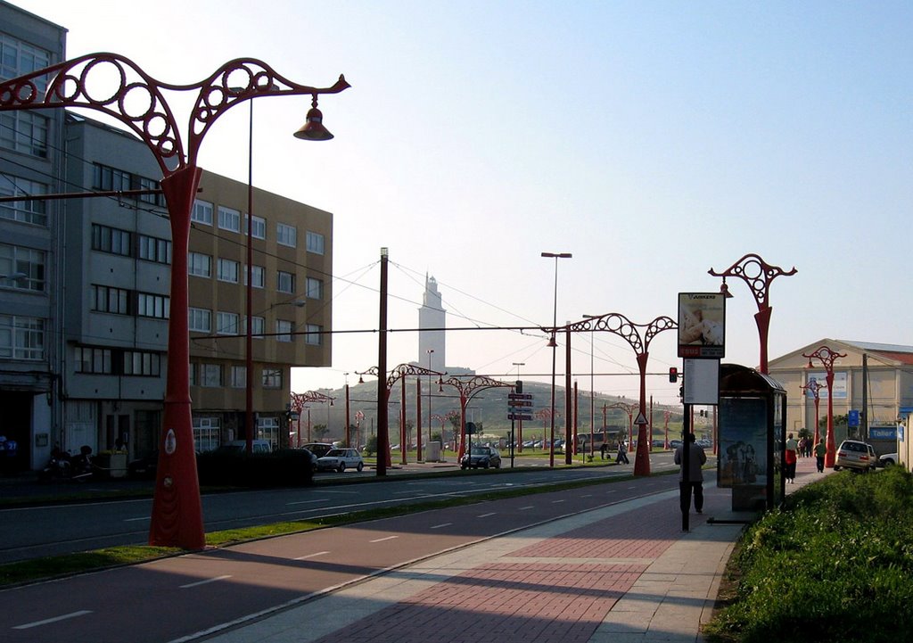 A Coruña - Torre de Hercules entre farolas. by R.F.Rumbao