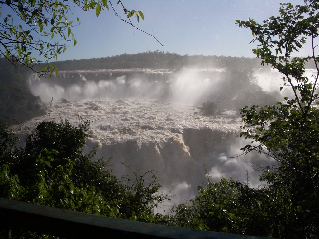 Iguazú lado brasileño 2 by Oscar Zuazo