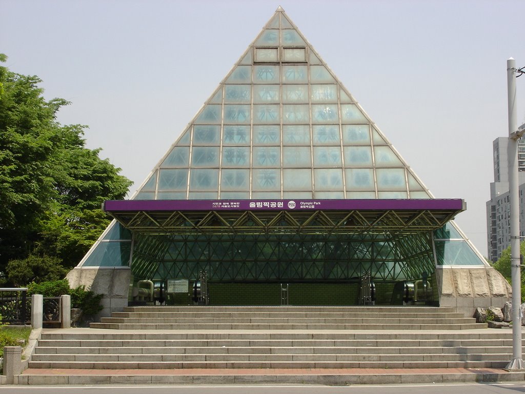 Olympic Park Station's 3rd way out (Seoul Subway Line5) by Hyeong-Seok, Suh