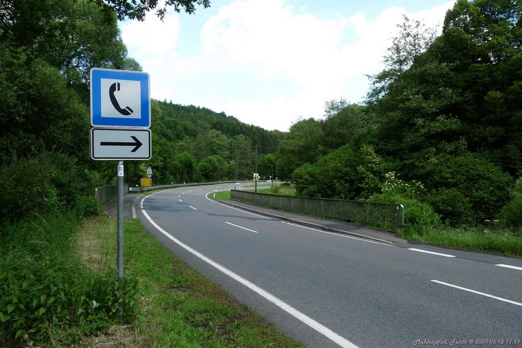 :: nach der Brücke auf die rechte Straßenseite gehen :: by iZerf™