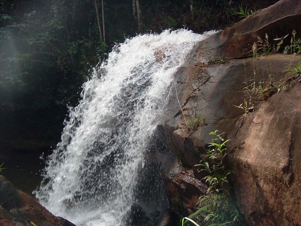 Cachoeira - Piedade do Paraopeba by Rogério Santos Perei…