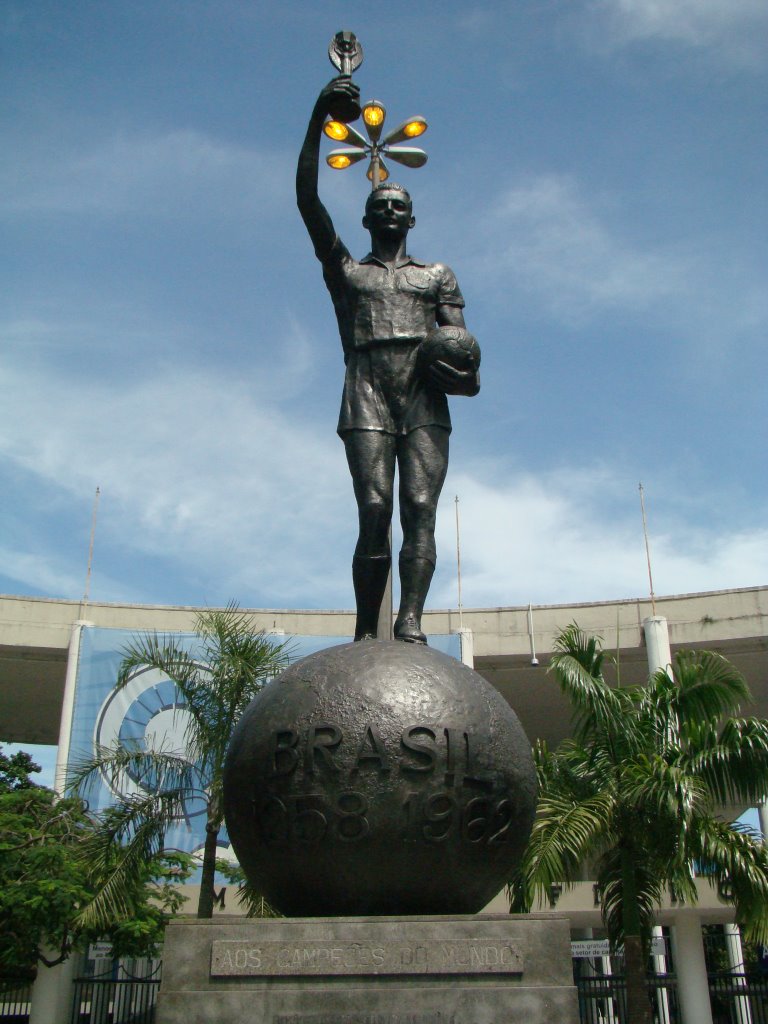 Monumento do Bellini by ADILSON REZENDE-ARS