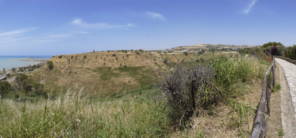 La Passeggiata al Pino. by Pina e Nicola in Sicilia