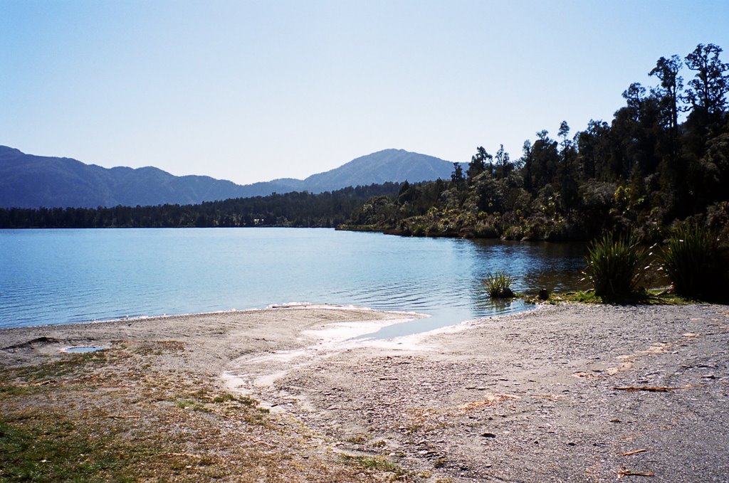 Lake Paringa by Gavin Meech