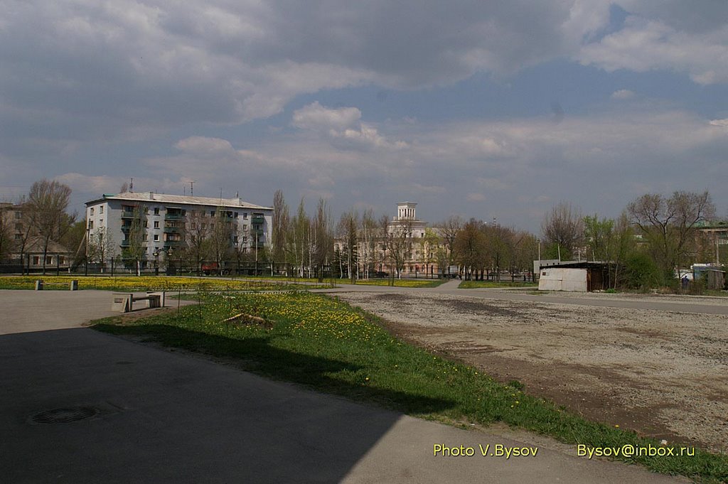 Zhovtnevyi district, Luhansk, Luhans'ka oblast, Ukraine by Vladymyr Bysov