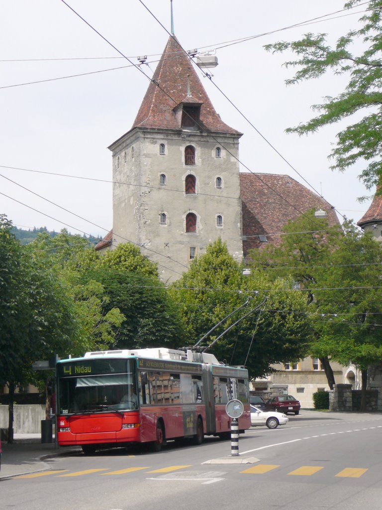 Trolleybus de Bienne et le château Nidau by Momox de Morteau