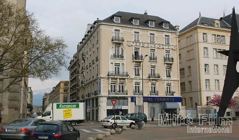 Grenoble - Rue Emile Gueymard by Jean MIRÉ MAISON