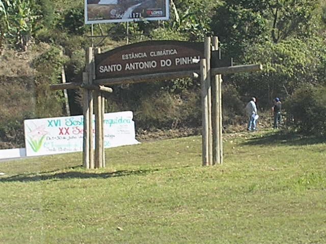 ENTRADA SANTO ANTONIO DO PINHAL by joao moreira